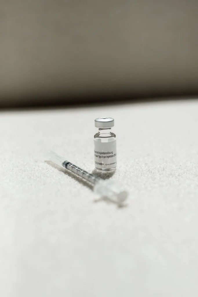 Ampulle und Spritze mit Botulinum